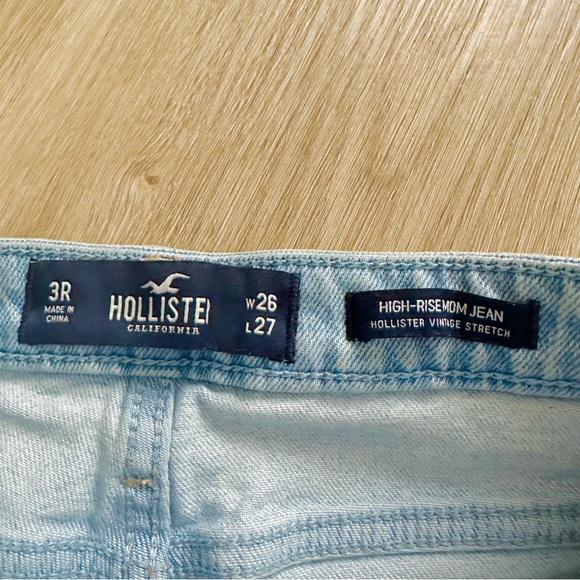 Hollister High Rise Mom Jeans - Picture 5 of 5